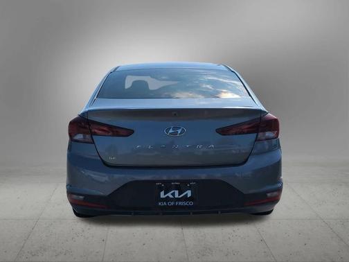 2019 Hyundai ELANTRA SE
