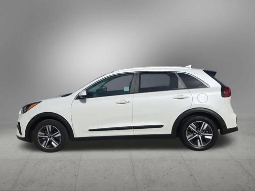 Snow White Pearl 2022 Kia Niro LXS SE