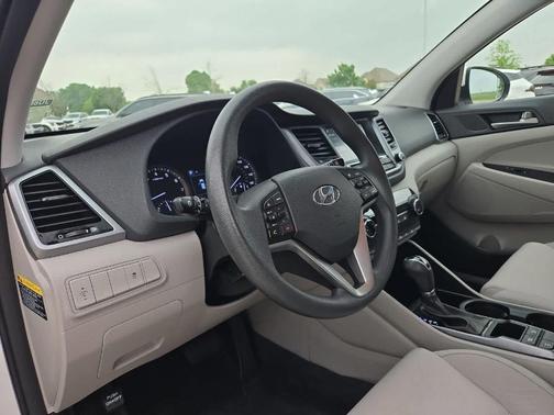 Dazzling White 2018 Hyundai TUCSON SEL