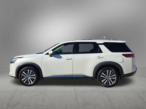 2022 Nissan Pathfinder Platinum