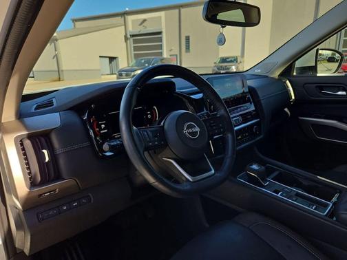 2022 Nissan Pathfinder Platinum