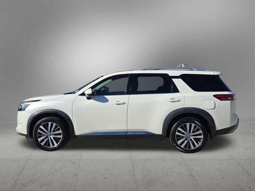 2022 Nissan Pathfinder Platinum