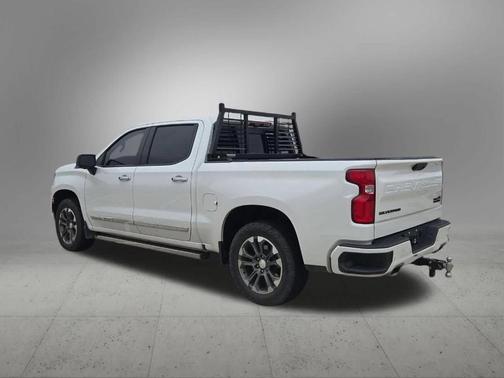 Iridescent Pearl Tricoat 2023 Chevrolet Silverado 1500 High Country