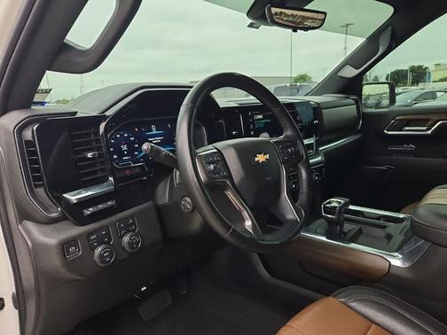 Iridescent Pearl Tricoat 2023 Chevrolet Silverado 1500 High Country
