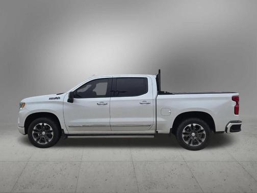 Iridescent Pearl Tricoat 2023 Chevrolet Silverado 1500 High Country
