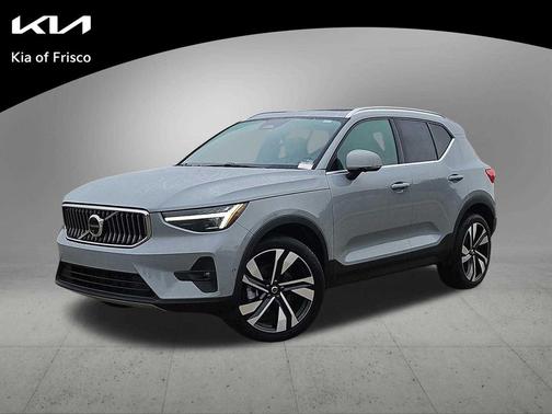 2024 Volvo XC40 B5 Ultimate Bright Theme