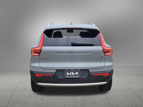 2024 Volvo XC40 B5 Ultimate Bright Theme