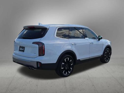 White 2025 Kia Telluride SX
