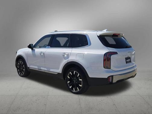 White 2025 Kia Telluride SX