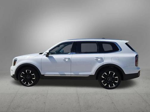 White 2025 Kia Telluride SX