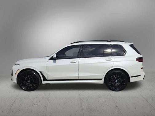 Mineral White Metallic 2024 BMW X7 xDrive40i