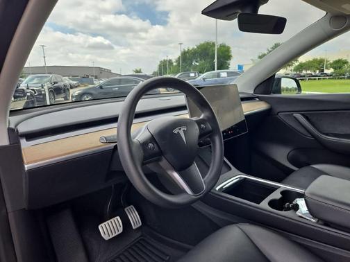 Black 2022 Tesla Model Y Performance