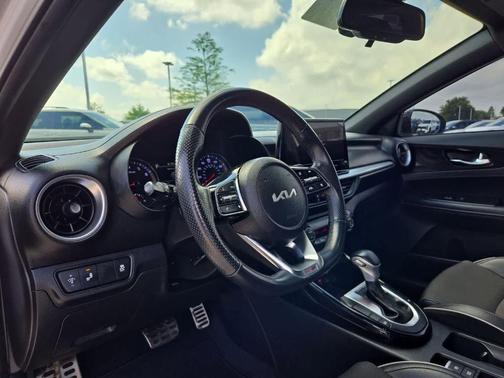 Snow White Pearl 2022 Kia Forte GT-Line