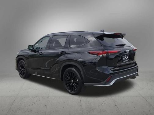Midnight Black Metallic 2025 Toyota Highlander XSE