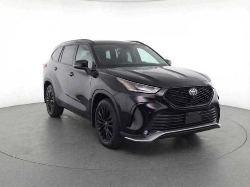 Midnight Black Metallic 2025 Toyota Highlander XSE