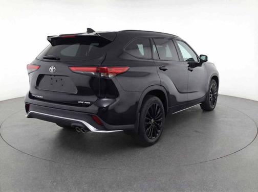 Midnight Black Metallic 2025 Toyota Highlander XSE