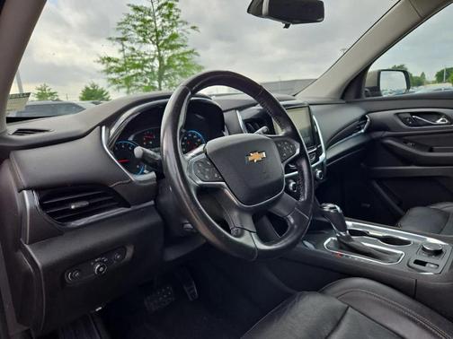 Pepperdust Metallic 2018 Chevrolet Traverse Premier