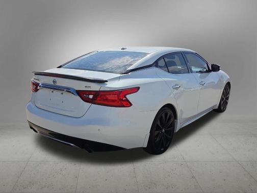 White 2017 Nissan Maxima 3.5 SR