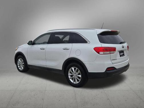 Snow White Pearl 2016 Kia Sorento LX