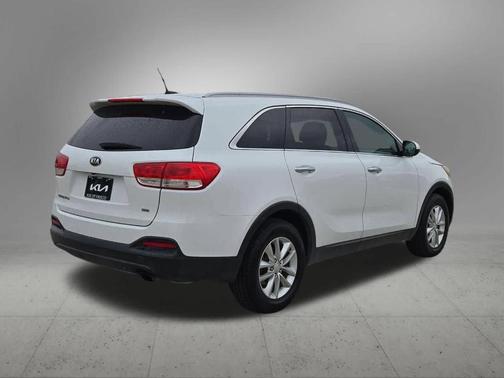 Snow White Pearl 2016 Kia Sorento LX