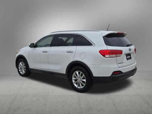 Snow White Pearl 2016 Kia Sorento LX