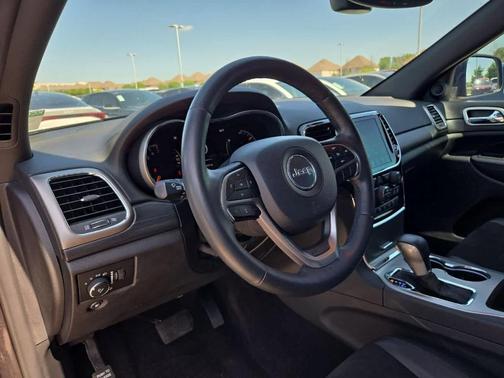 Granite Crystal Clearcoat Metallic 2019 Jeep Grand Cherokee Altitude