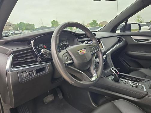 Stellar Black Metallic 2024 Cadillac XT6 Luxury AWD