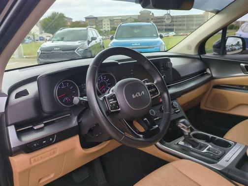 2023 Kia Carnival LX