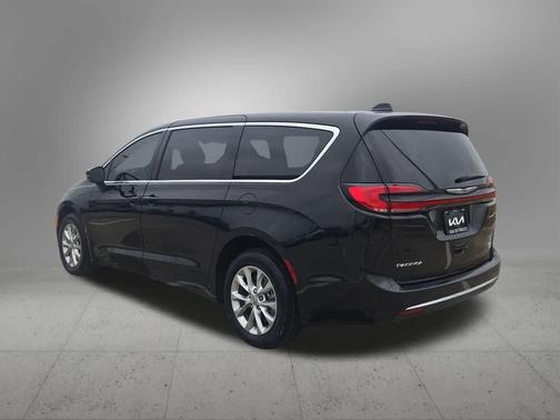 2023 Chrysler Pacifica Touring-L