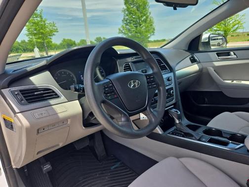 Quartz White Pearl 2017 Hyundai SONATA SE