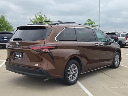 2022 Toyota Sienna XLE