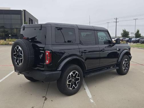 Shadow Black 2024 Ford Bronco Outer Banks