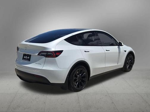 White 2023 Tesla Model Y Long Range