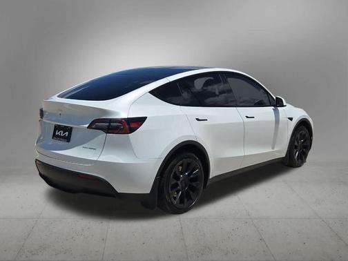 White 2023 Tesla Model Y Long Range