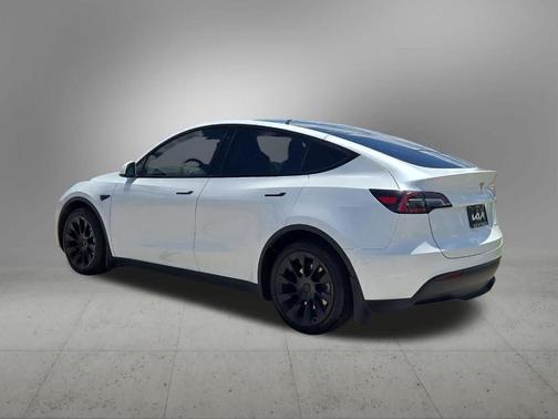 White 2023 Tesla Model Y Long Range