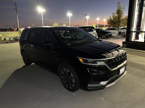 2024 Kia Carnival EX