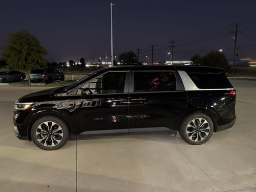 2024 Kia Carnival EX