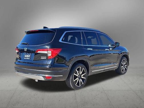 Crystal Black Pearl 2020 Honda Pilot Touring 8-Passenger