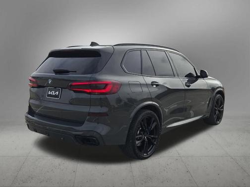 2022 BMW X5 M50i
