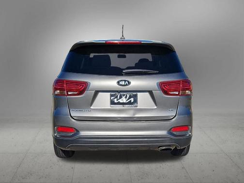 Titanium Silver 2019 Kia Sorento LX V6