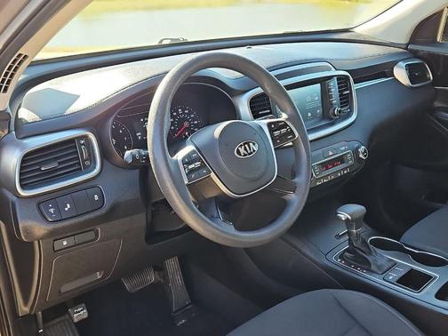 Titanium Silver 2019 Kia Sorento LX V6