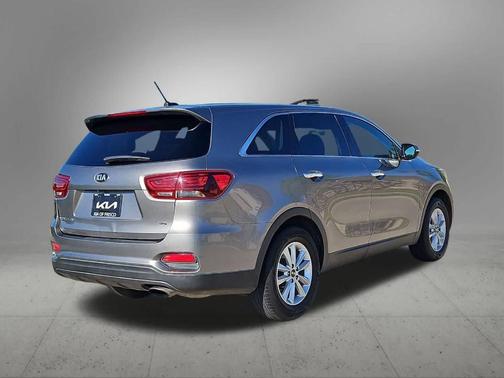 Titanium Silver 2019 Kia Sorento LX V6
