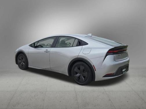 CUTTING EDGE 2024 Toyota Prius LE