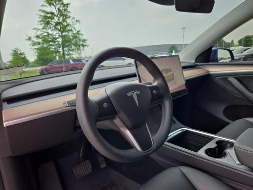 Blue 2024 Tesla Model Y Long Range