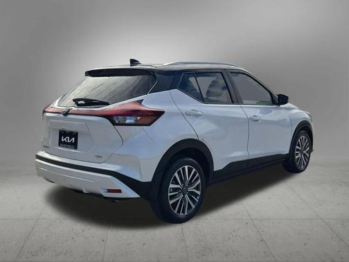 2022 Nissan Kicks SV