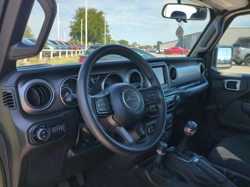 2022 Jeep Gladiator Sport