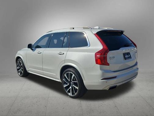 2019 Volvo XC90 T6 Momentum