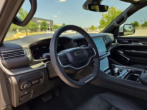 Bright White Clearcoat 2022 Jeep Wagoneer Series II