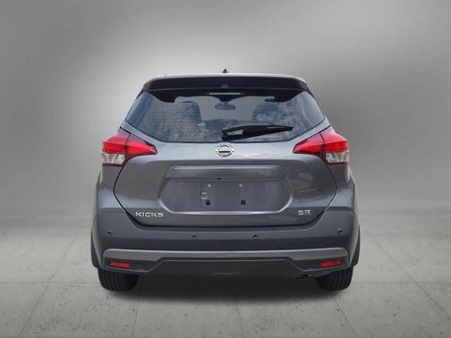 Gun Metallic 2020 Nissan Kicks SR