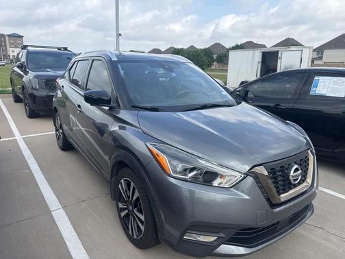Gun Metallic 2020 Nissan Kicks SR